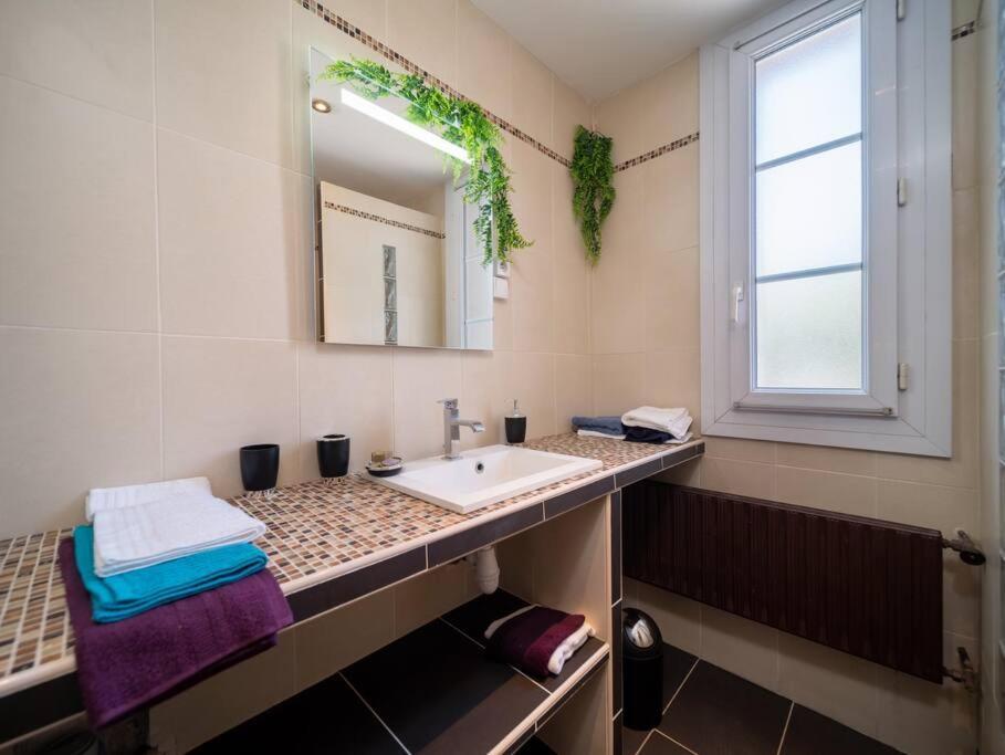 Appartement Tout Equipe Traversant 6 A 8 Couchages Марсель Экстерьер фото